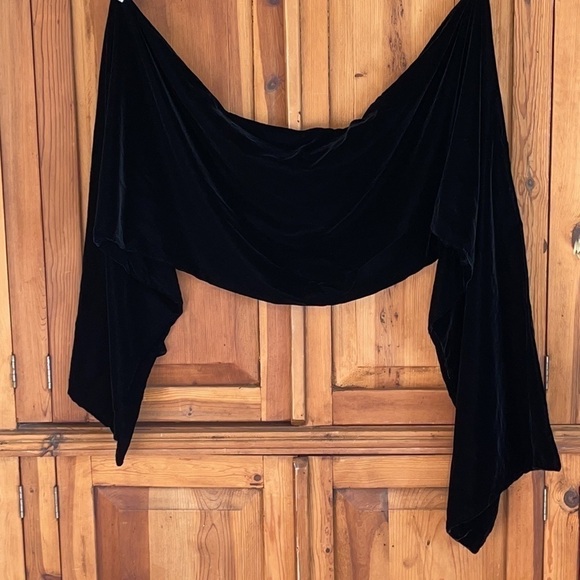 BLACK ALEXANDRA LUXURY VELVET STOLE LA JOLLA, CALIFORNIA - Picture 7 of 15